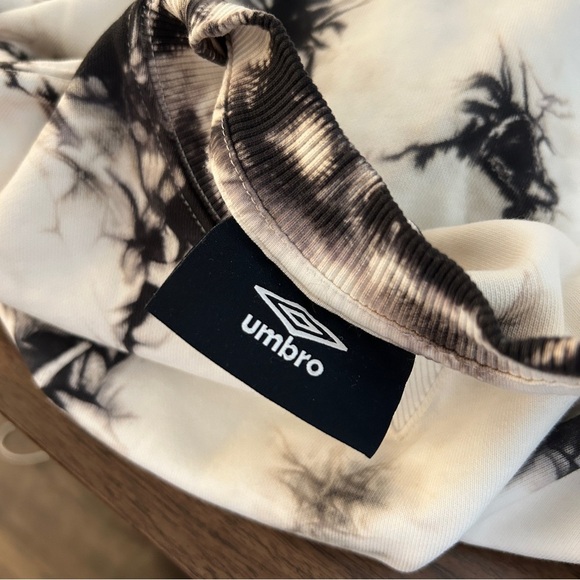 ❤️ Umbro Black and Cream Crewneck Sweater XS - Picture 5 of 11